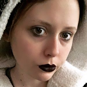 Meet your Posher, Becca